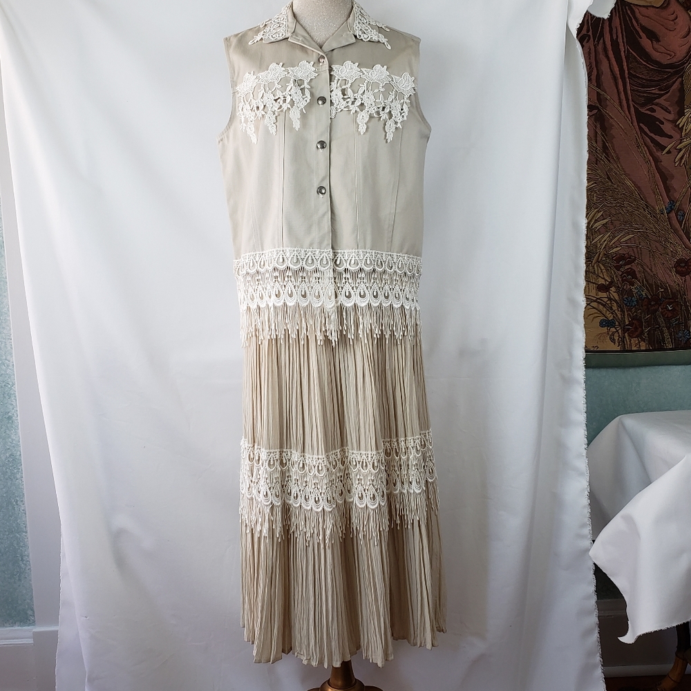St. Joanne sustainable 2 pc lace trimmed vest and skirt, Large